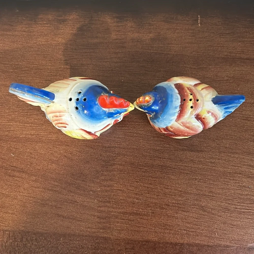 Vintage rooster and chicken salt/ pepper shakers